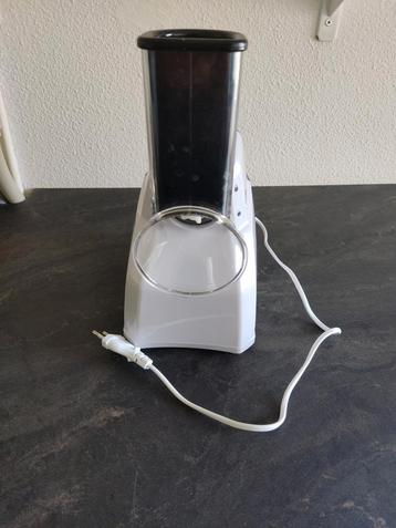 Keukenmachine met hulpstukken voor raspen etc beschikbaar voor biedingen