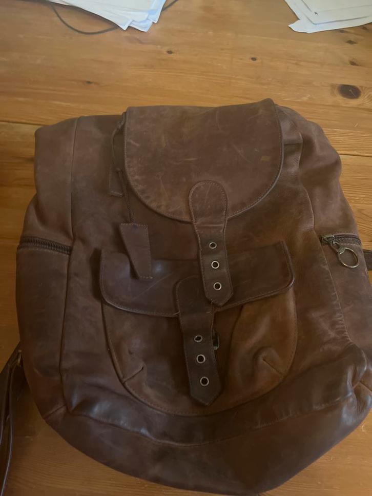 Handgemaakte suède leren tas, Sieraden, Tassen en Uiterlijk, Tassen | Rugtassen, Gebruikt, Overige merken, 25 tot 40 cm, 30 tot 45 cm