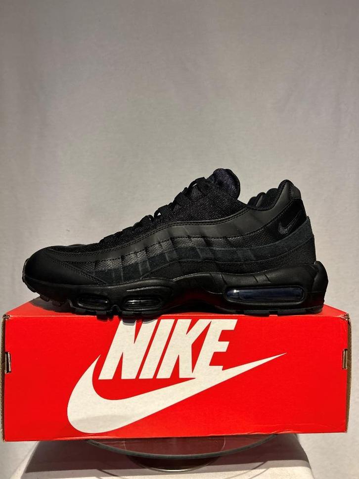 NIEUW IN DOOS! Maat 48,5 - Nike Air Max 95 Triple Black, Kleding | Heren, Schoenen, Nieuw, Sneakers of Gympen, Zwart, Verzenden