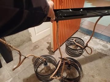 Industriële tafel, lampen - Zeer Goede Staat! beschikbaar voor biedingen