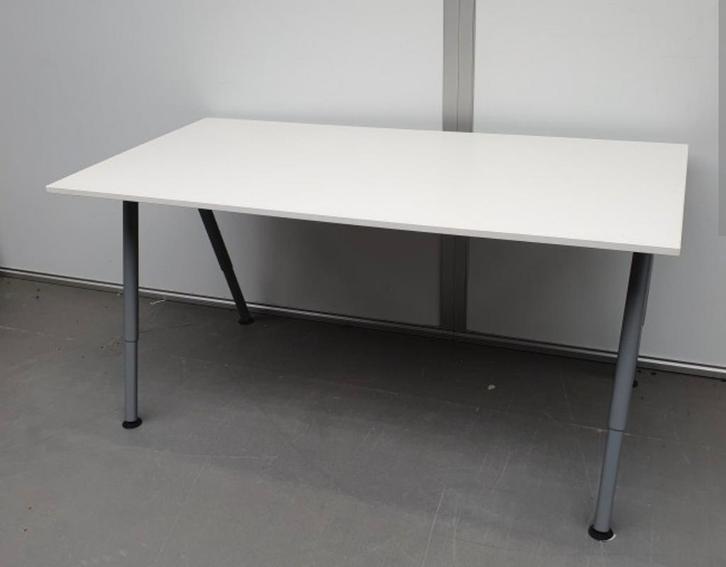 Wit IKEA GALANT bureau met grijze poten, Huis en Inrichting, Bureaus, Gebruikt, Bureau, In hoogte verstelbaar, Ophalen