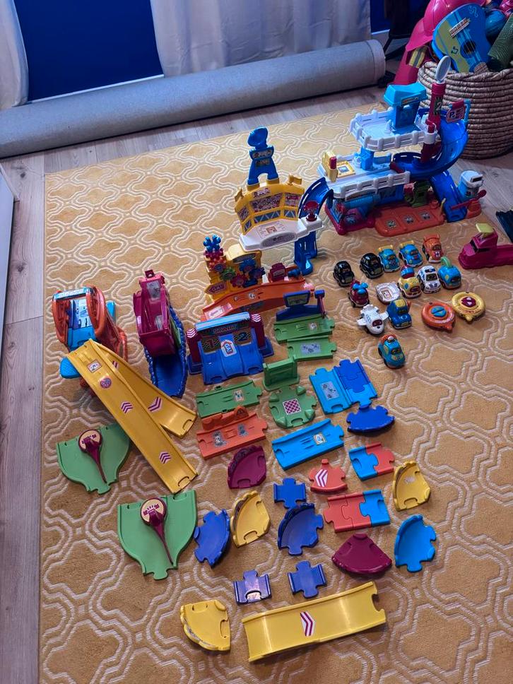 VTech Toet Toet racebaan + garage + 12 auto’s, Kinderen en Baby's, Speelgoed | Overig, Gebruikt, Jongen of Meisje, Ophalen