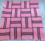 Nieuw handgebreid dekentje roze met donkerblauw 90 x 94 cm, Nieuw, Ophalen of Verzenden, Deken, 85 tot 100 cm