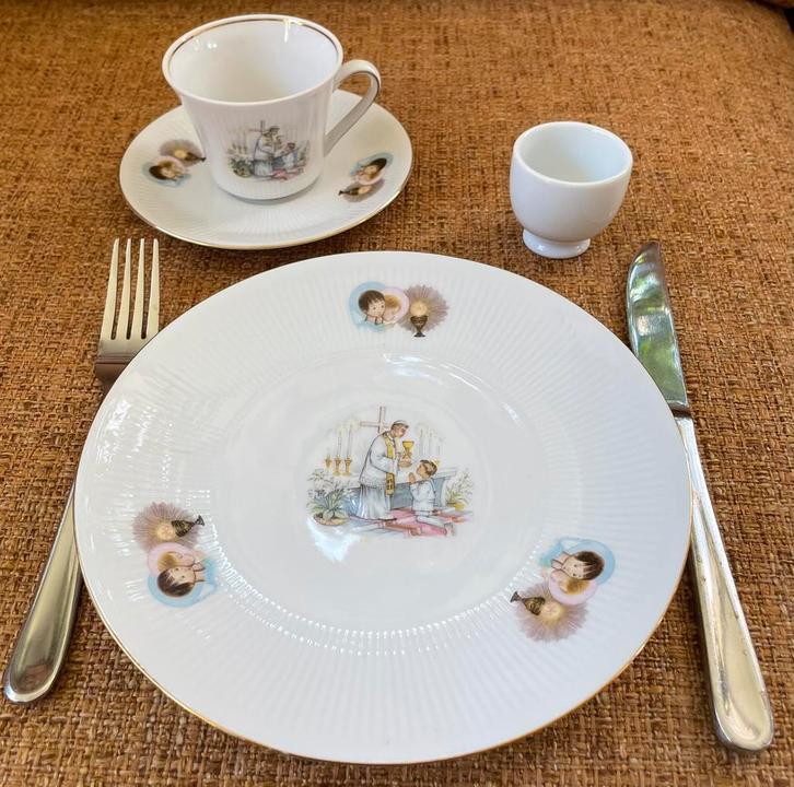 Mooi goed bewaard gebleven Eerste Heilige Communie set, Antiek en Kunst, Antiek | Servies compleet, Ophalen of Verzenden