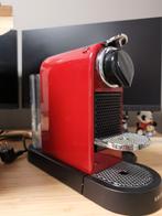 Nespresso coffe machine red colour, Zo goed als nieuw, Ophalen