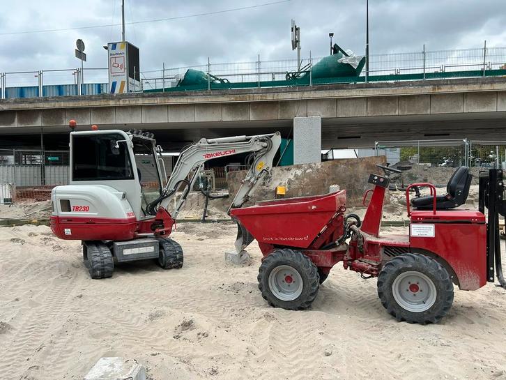 Minigraver met machinist, Diensten en Vakmensen, Tuinmannen en Stratenmakers
