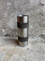Brutalist metalen cilinder vaas van BMF , jaren 70, Huis en Inrichting, Woonaccessoires | Vazen, Minder dan 50 cm, Overige materialen