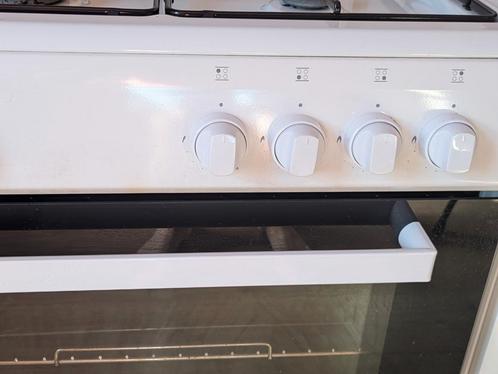 Etna gasfornuis 60 cm breed, Witgoed en Apparatuur, Fornuizen, Gebruikt, Vrijstaand, Gas, 4 kookzones, 85 tot 90 cm, 45 tot 60 cm