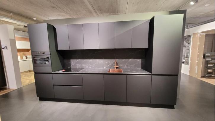 Showroomkeuken FRANCHETTI, Huis en Inrichting, Keuken | Complete keukens, Zo goed als nieuw, Enkelwandige keuken, Zwart, Overige materialen