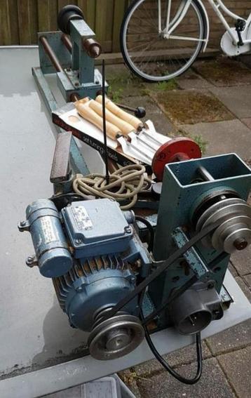 Aangeboden houten draaibank beschikbaar voor biedingen