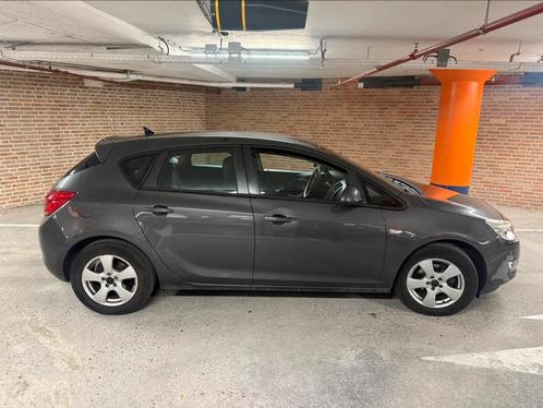 Opel Astra 1.6 16V 5D 2010 Grijs, Auto's, Opel, Particulier, Astra, Achteruitrijcamera, Airconditioning, Bluetooth, Climate control