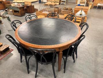 Ronde tafel zwart ingelegd leer & 8 zwarte bistro stoeltjes beschikbaar voor biedingen
