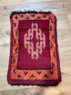 Marokkaans Berber tapijtje, Huis en Inrichting, Stoffering | Tapijten en Kleden, Gebruikt, 100 tot 150 cm, Rechthoekig, Rood