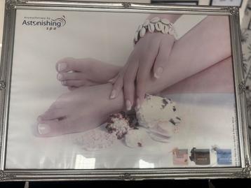 Schilderij nagels en voeten met lijst beschikbaar voor biedingen