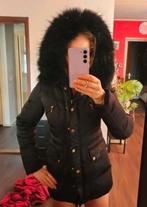 Lange zwarte jas gevoerd met bontkraag, Ophalen of Verzenden, Zo goed als nieuw, Maat 36 (S), Zwart