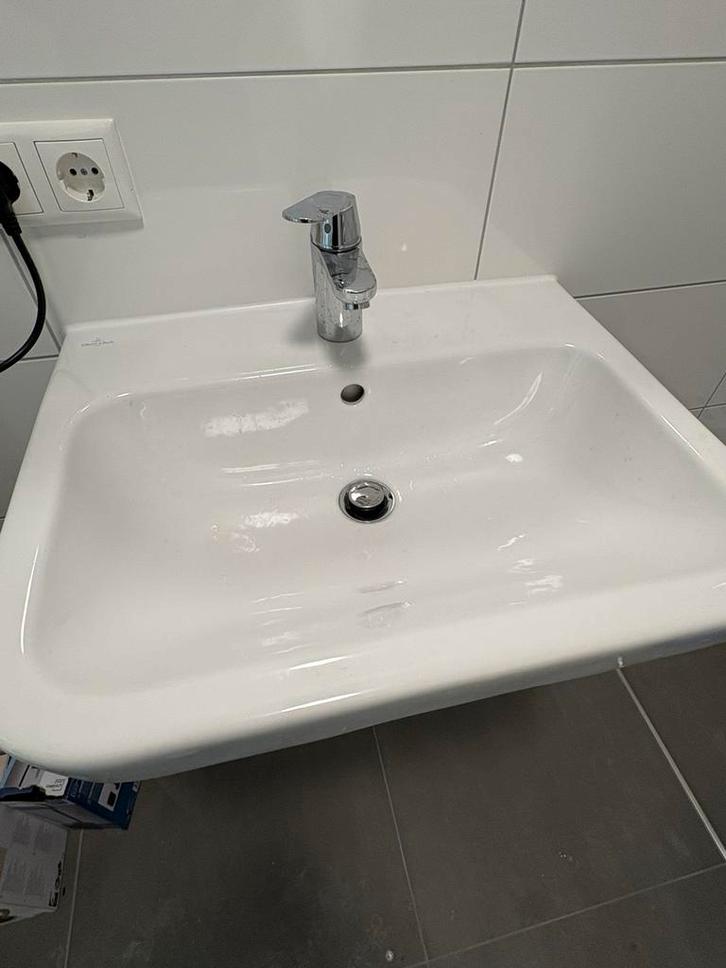 Nieuwe Wasbak met Spiegel - Villeroy & Boch, Huis en Inrichting, Badkamer | Badkamermeubels, Nieuw, Wasbak of Wastafel, Minder dan 100 cm