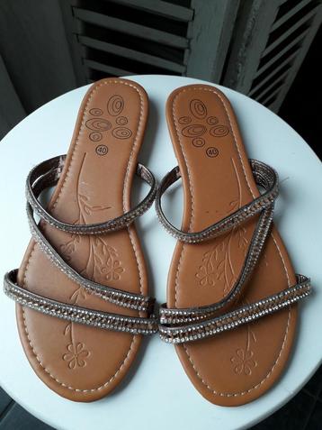 Slippers NIEUW maat 40 (sandalen, sandaaltjes)