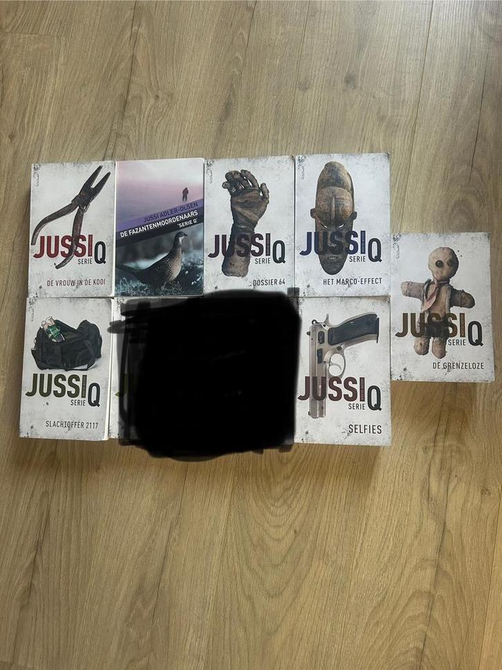 Serie -Q - Jussie Adler Olsen - 7 boeken, Boeken, Thrillers, Gelezen, Ophalen of Verzenden