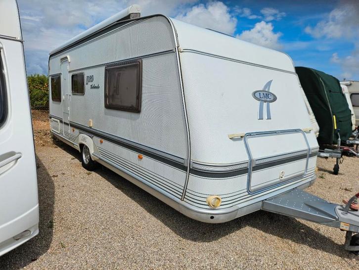 LMC Lord Ambassador 560 bj 2005 Queensbed en rondzit groot, Caravans en Kamperen, Caravans, Bedrijf, tot en met 4, 1250 - 1500 kg