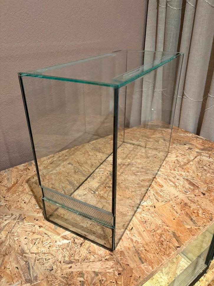 Terrariums haplotanks met top opening 8 stuks, Dieren en Toebehoren, Reptielen en Amfibieën | Toebehoren, Zo goed als nieuw, Ophalen