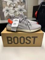 Yeezy 350 Boost V2 Tail Light maat EU 44 2/3 | US 10.5, Kleding | Heren, Schoenen, Overige kleuren, Nieuw, Ophalen of Verzenden
