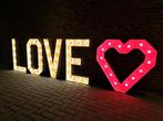 LOVE lichtletters met rood hart te huur!!, Ophalen of Verzenden, Zo goed als nieuw, Geboorte of Huwelijk