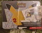 Pokemon collector chest 2021 helemaal nieuw geseald!, Ophalen of Verzenden, Nieuw, Boosterbox, Foil