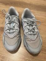 Grijze Adidas Ozweego Sneakers, Ophalen of Verzenden, Grijs, Sneakers of Gympen, Zo goed als nieuw