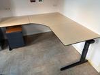 Ahrend Essa Hoekbureau - In Hoogte Verstelbaar, Ophalen, In hoogte verstelbaar, Zo goed als nieuw, Bureau