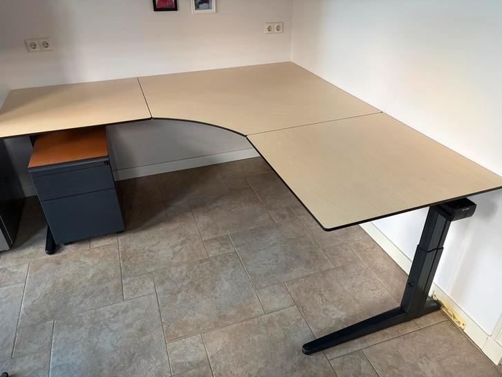 Ahrend Essa Hoekbureau - In Hoogte Verstelbaar, Huis en Inrichting, Bureaus, Gebruikt, Bureau, In hoogte verstelbaar, Ophalen