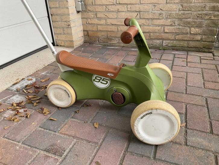 Berg Go2 + duwstang (Loop en trapfiets) retro green, Kinderen en Baby's, Speelgoed | Buiten | Voertuigen en Loopfietsen, Gebruikt