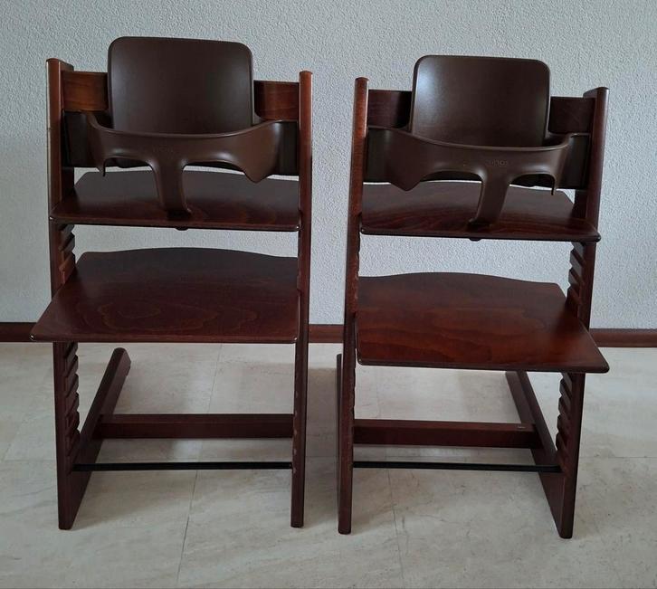 Stokke tripp trapp walnoot met babyset en evt tray- 2x, Kinderen en Baby's, Kinderstoelen, Zo goed als nieuw, Meegroeistoel, Ophalen