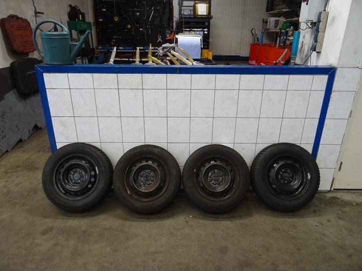 WINTERBANDEN: Toyota Yaris Vredestein Snowtrac-5 165/70/R14, Auto-onderdelen, Banden en Velgen, Banden en Velgen, Winterbanden