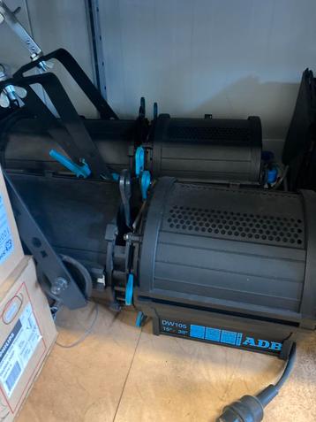 2x Adb zoom profiel 1kw beschikbaar voor biedingen