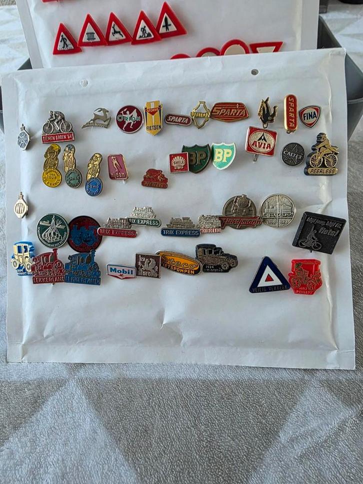 Grote verzameling auto speldjes + enveloppen, Verzamelen, Speldjes, Pins en Buttons, Gebruikt, Speldje of Pin, Transport, Ophalen of Verzenden