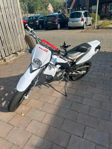 Derbi senda drd Xtreme sm 50 (77cc) schakelbrommer beschikbaar voor biedingen