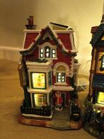 Drie kersthuisjes met verlichting 2x Dickens steen, Diversen, Kerst, Ophalen of Verzenden, Zo goed als nieuw