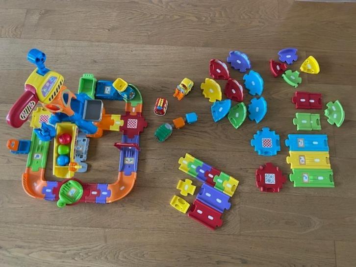 Toet toet auto's bouwplaats (compleet) plus uitbreidingen, Kinderen en Baby's, Speelgoed | Vtech, Zo goed als nieuw, 2 tot 4 jaar