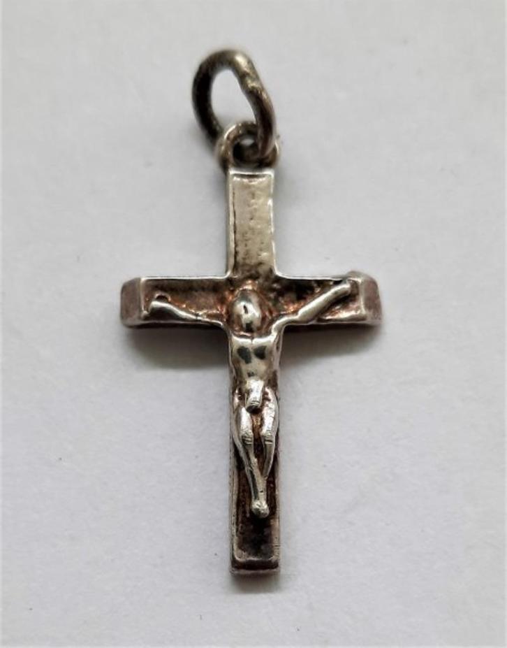 Hangertje crucifix, kruisje, klein maar fijn, Antiek en Kunst, Antiek | Religie, Ophalen