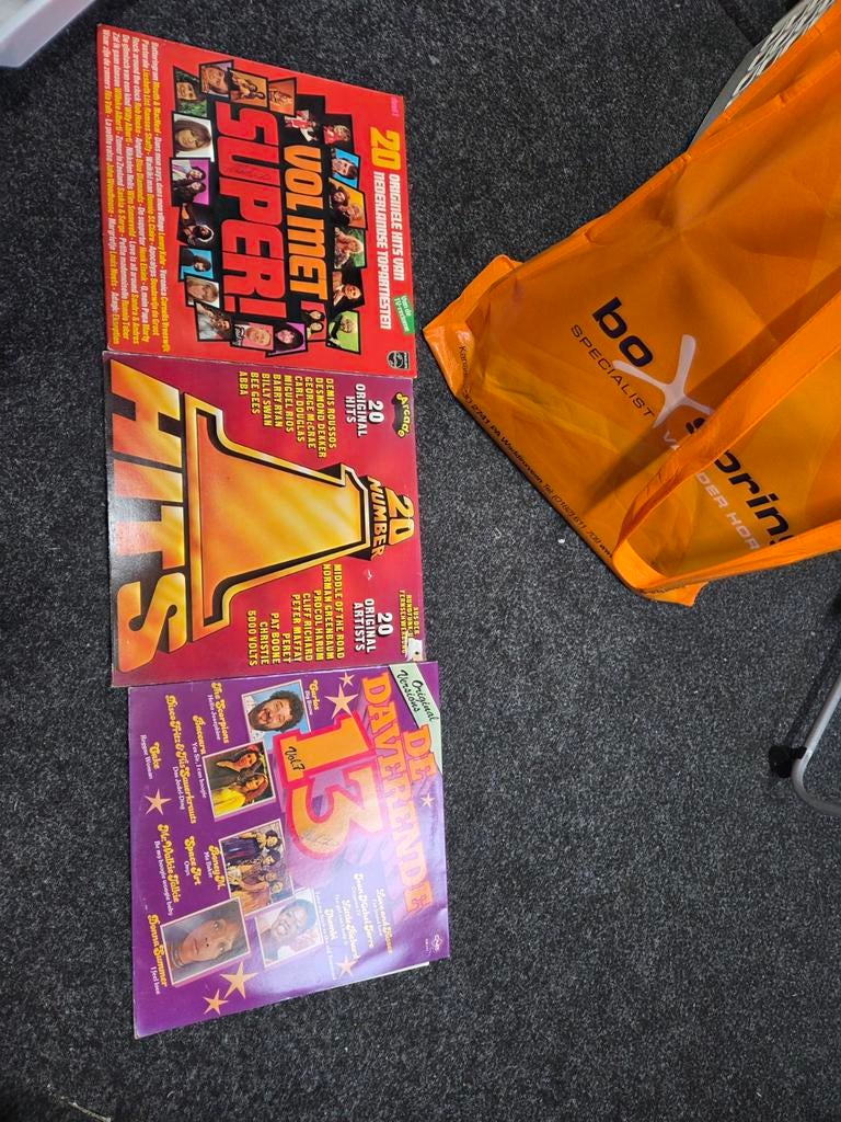 Leuke tas vol met vinyl , platen meer dan 75 stuk van alles, Muziek en Instrumenten, Overige Muziek en Instrumenten, Verzenden