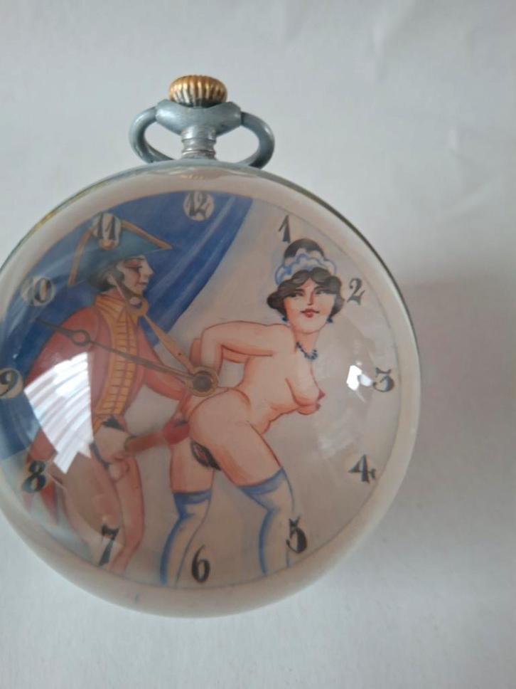 Glazen Bol Klok Horloge - Erotische Afbeelding, Antiek en Kunst, Antiek | Klokken, Ophalen of Verzenden