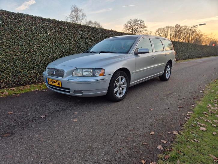 Volvo V70 2.5 T AWD AUT 2005 Grijs summum youngtimer, Auto's, Volvo, Bedrijf, V70, ABS, Airbags, Airconditioning, Boordcomputer