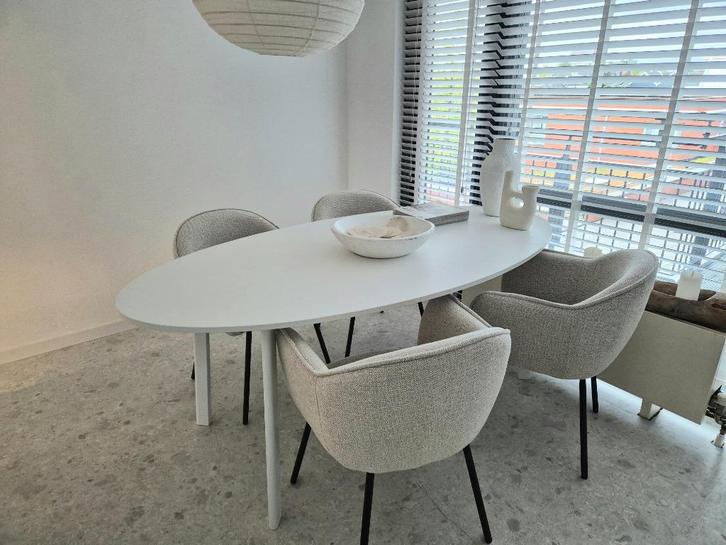 Ovaal ovale eettafel met steen beton ciré Westwing VT Wonen, Huis en Inrichting, Tafels | Eettafels, Zo goed als nieuw, Ovaal
