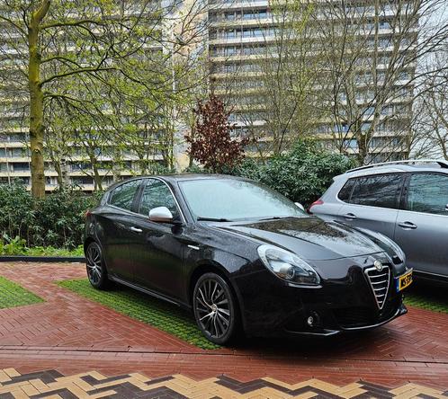 Alfa Romeo Giulietta 1.4 TCT automaat nieuwe riem en APK, Auto's, Alfa Romeo, Particulier, Giulietta, Airbags, Airconditioning