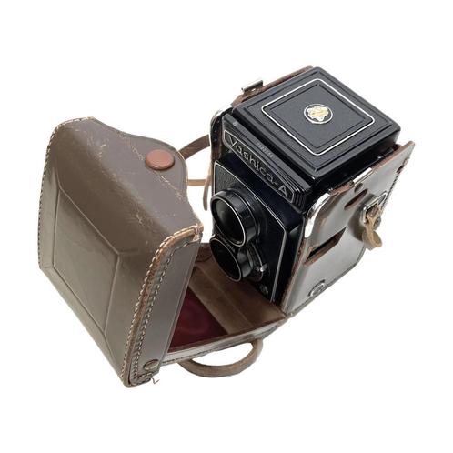 Analoge TLR film camera. Type Yashica-A. Ca. 1959., Audio, Tv en Foto, Fotocamera's Analoog, Compact, Overige Merken, Ophalen of Verzenden