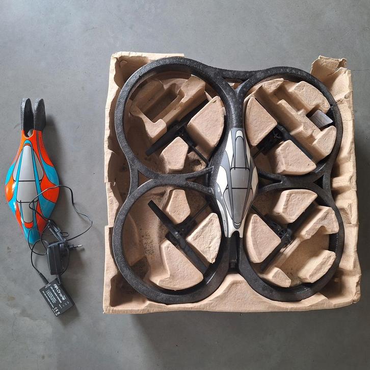 Parrot AR drone met accu, extra romp en LiPo balance charger, Audio, Tv en Foto, Drones, Gebruikt, Drone zonder camera, Ophalen of Verzenden