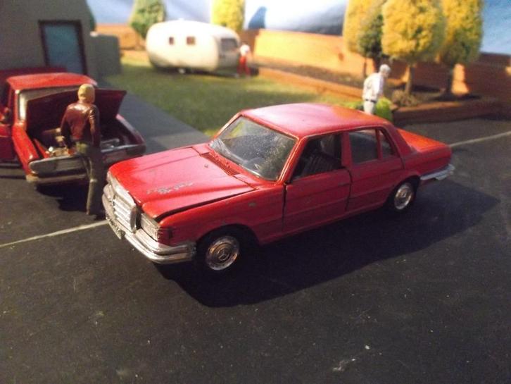 1/43 Mercedes Benz W116 450 SE - Schuco 280 350 rood, Hobby en Vrije tijd, Modelauto's | 1:43, Gebruikt, Auto, Schuco, Ophalen of Verzenden