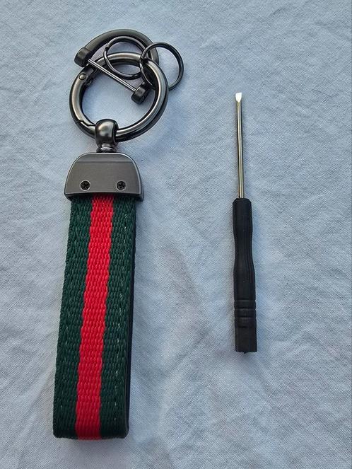 Luxe Sleutelhanger Groen/Rood met Schroevendraaier, Kleding | Dames, Badmode en Zwemkleding, Nieuw, Groen, Ophalen of Verzenden
