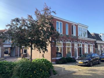 TE HUUR: leuke hoekwoning nabij het centrum van Sneek beschikbaar voor biedingen