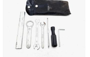 Triumph Tiger 800 original toolkit beschikbaar voor biedingen